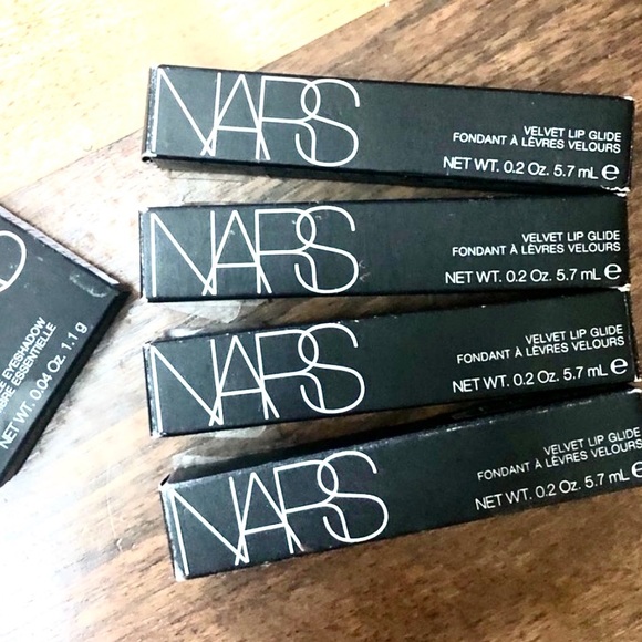 NARS   FREE WITH PURCHASE  Lip Gloss RED Velvet Glide ‘MINESHAFT’ - Picture 8 of 8